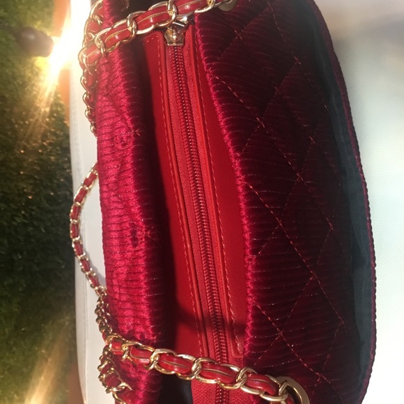 Beautiful elegant red handbag - Picture 3 of 4
